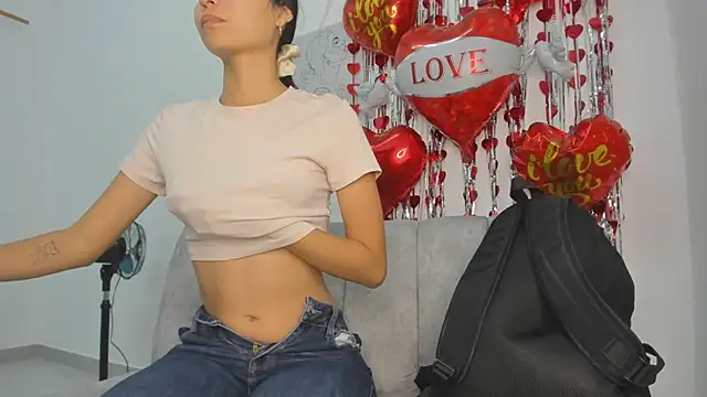 Snapshot of velvetluna_ chatting on February 20, 11:11 am velvetluna online show from February 20, 11:11 am