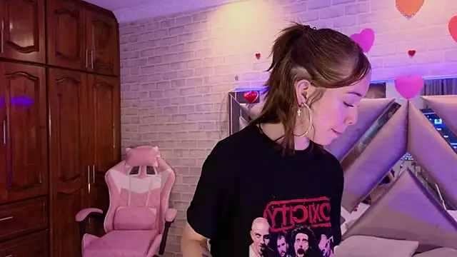 HarperrWest online show from April 7, 9:15 pm