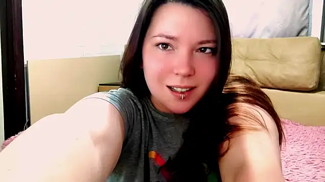 Snapshot of NotYourDoll chatting on May 6, 5:35 am NotYourDoll online show from May 6, 5:35 am