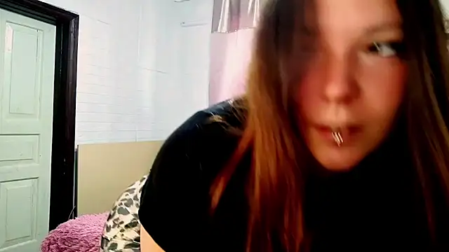 Snapshot of NotYourDoll chatting on May 19, 6:31 am NotYourDoll online show from May 19, 6:31 am