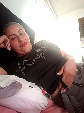 Snapshot of maynor_1998 chatting on February 10, 9:41 pm maynor 1998 online show from February 10, 9:41 pm