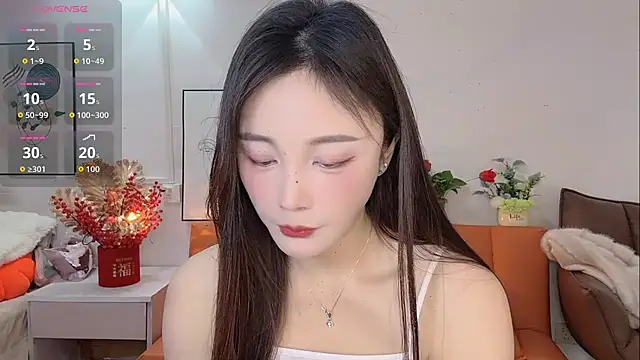 Snapshot of Lisa-295188 chatting on February 20, 7:43 am Lisa-295188 online show from February 20, 7:43 am