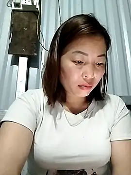 Ella-aa online show from March 25, 6:36 pm