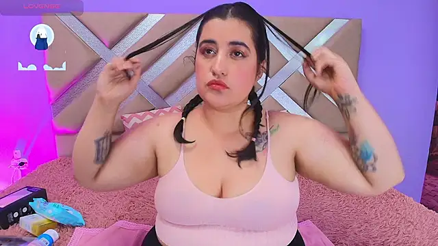 Snapshot of dani_vemom chatting on February 1, 3:27 am dani vemom online show from February 1, 3:27 am