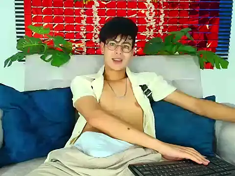 Snapshot of ThiiagoSaeenz chatting on February 15, 12:18 am ThiiagoSaeenz online show from February 15, 12:18 am