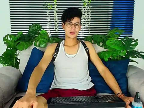 ThiiagoSaeenz online show from March 3, 4:35 pm