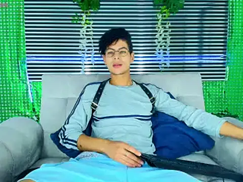 ThiiagoSaeenz online show from March 25, 4:02 pm