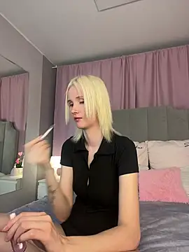 Snapshot of CrystalLili chatting on June 13, 3:26 am CrystalLili online show from June 13, 3:26 am