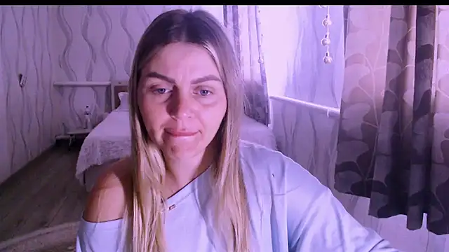 Snapshot of MagicKatarina_ chatting on July 8, 4:17 am MagicKatarina online show from July 8, 4:17 am