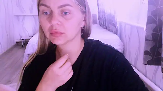 Snapshot of MagicKatarina_ chatting on July 13, 7:44 am MagicKatarina online show from July 13, 7:44 am