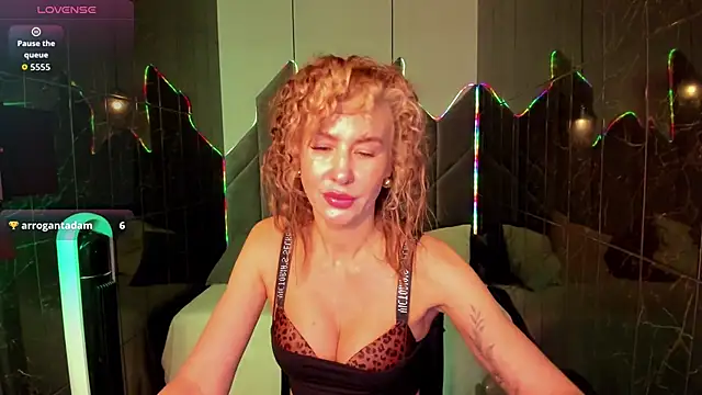 Snapshot of Madam__Isabella chatting on February 12, 6:19 am Madam Isabella online show from February 12, 6:19 am