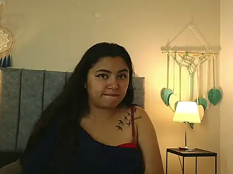 Snapshot of KatalynaSweet chatting on February 20, 1:35 am KatalynaSweet online show from February 20, 1:35 am