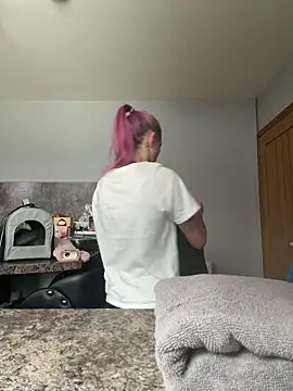 Milssweetx online show from April 5, 10:45 am