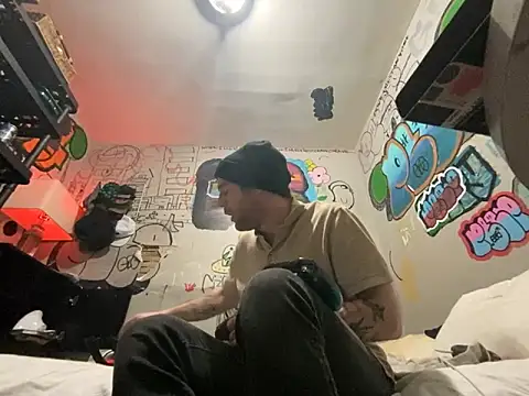 Snapshot of gothboiplzty chatting on February 18, 1:45 am gothboiplzty online show from February 18, 1:45 am