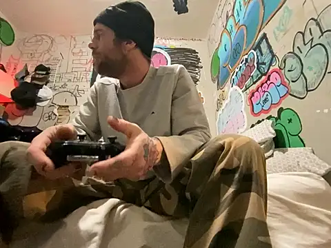 gothboiplzty online show from March 4, 6:41 am