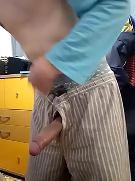 Snapshot of milky_lake chatting on February 12, 9:54 pm milky lake online show from February 12, 9:54 pm