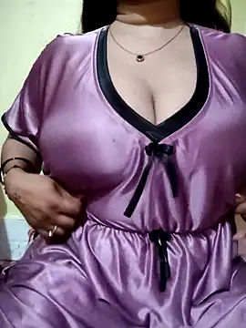 Snapshot of PARI51 chatting on February 24, 8:40 pm PARI51 online show from February 24, 8:40 pm