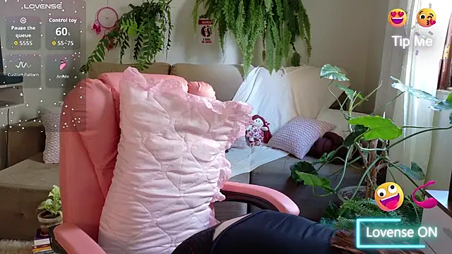 Snapshot of ms_sophie69 chatting on February 10, 7:40 pm ms sophie69 online show from February 10, 7:40 pm