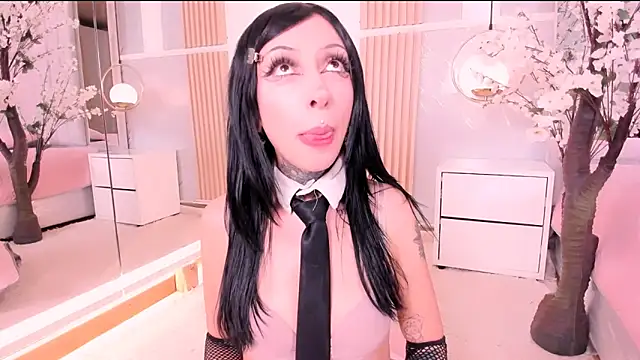 Snapshot of SalemBlackrose chatting on February 4, 4:51 am SalemBlackrose online show from February 4, 4:51 am