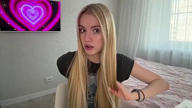 Between Eeys online show from June 24, 4:06 pm