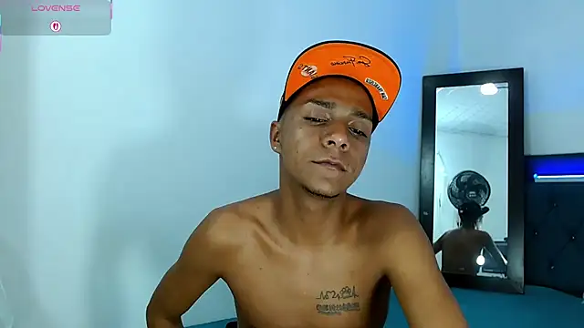 hotboyluxe online show from June 23, 5:38 am