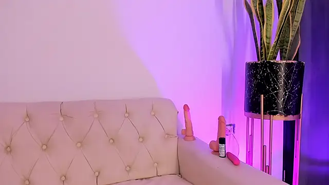 Snapshot of liorah_wolf chatting on February 12, 7:53 pm liorah wolf online show from February 12, 7:53 pm