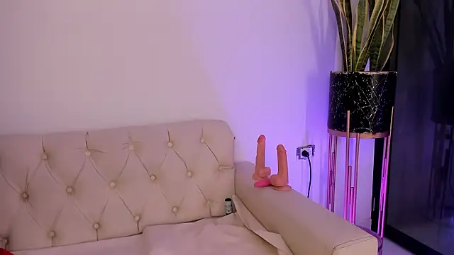 Snapshot of liorah_wolf chatting on February 20, 8:20 pm liorah wolf online show from February 20, 8:20 pm