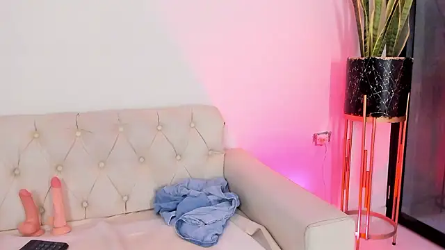 Snapshot of liorah_wolf chatting on February 28, 9:05 pm liorah wolf online show from February 28, 9:05 pm