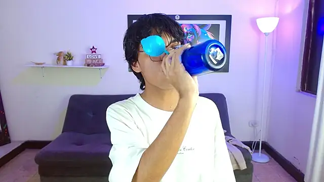 Snapshot of Maecum18 chatting on February 17, 8:48 pm Maecum18 online show from February 17, 8:48 pm