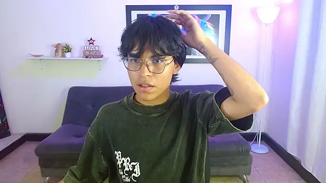 Snapshot of Maecum18 chatting on March 2, 8:59 pm Maecum18 online show from March 2, 8:59 pm