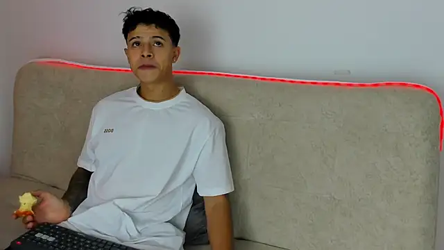  Alex Colton online show from July 7, 9:52 pm