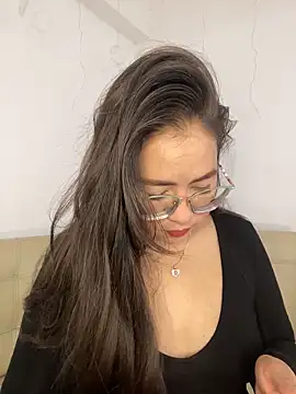 Snapshot of alisbloom chatting on February 19, 6:04 pm alisbloom online show from February 19, 6:04 pm