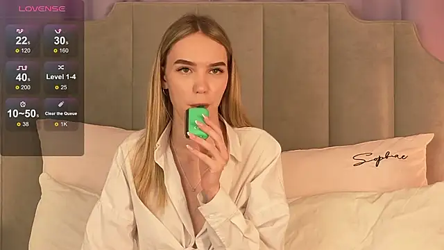 Snapshot of NikkiRyx chatting on February 8, 3:59 pm NikkiRyx online show from February 8, 3:59 pm