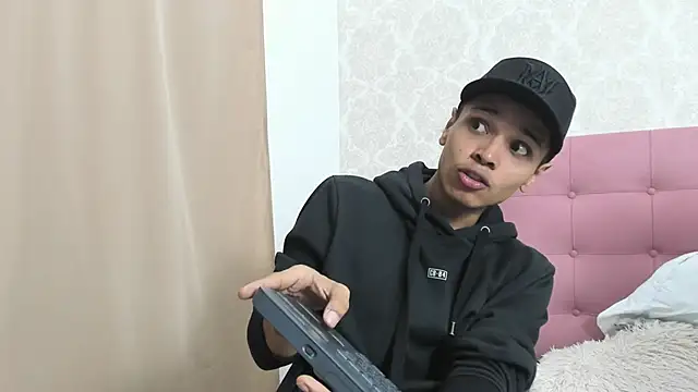 Alejandroo Montenegro online show from February 18, 2:29 am