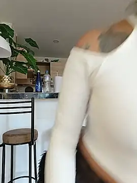 Snapshot of foxxy_lover chatting on July 17, 6:02 pm foxxy lover online show from July 17, 6:02 pm