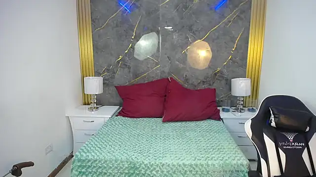 Snapshot of JORDAN_MOOR chatting on April 1, 12:17 pm JORDAN MOOR online show from April 1, 12:17 pm