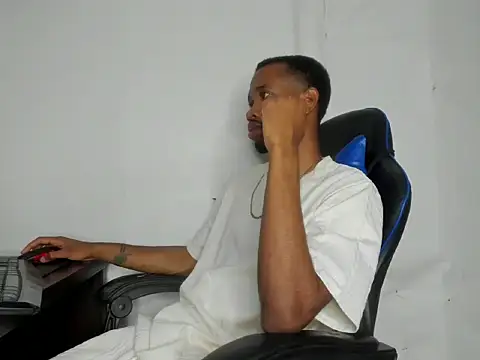Snapshot of Kofi_exotic_2 chatting on May 27, 11:57 pm Kofi exotic 2 online show from May 27, 11:57 pm