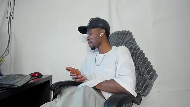 Snapshot of Kofi_exotic_2 chatting on July 15, 2:39 am Kofi exotic 2 online show from July 15, 2:39 am