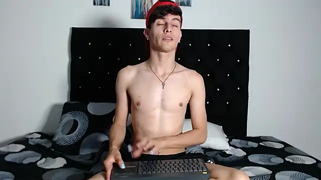 Snapshot of axxxel_twink chatting on February 9, 1:53 am axxxel twink online show from February 9, 1:53 am