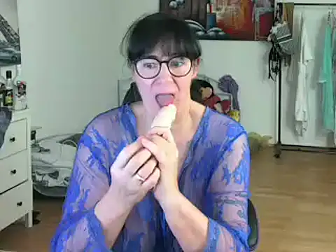 Sylly online show from February 26, 2:46 pm