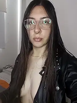 Snapshot of Nikolth_4 chatting on February 11, 6:13 pm Nikolth 4 online show from February 11, 6:13 pm