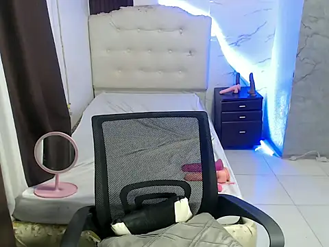 lady finger1234 online show from February 4, 3:45 am