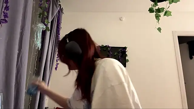 LunaMacky online show from February 9, 12:36 am