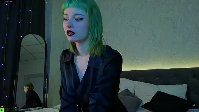 Scarle Whisper online show from April 12, 1:10 am