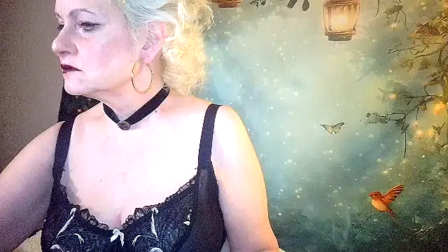 Snapshot of Blondie_the_librarian chatting on April 29, 2:37 am Blondie the librarian online show from April 29, 2:37 am