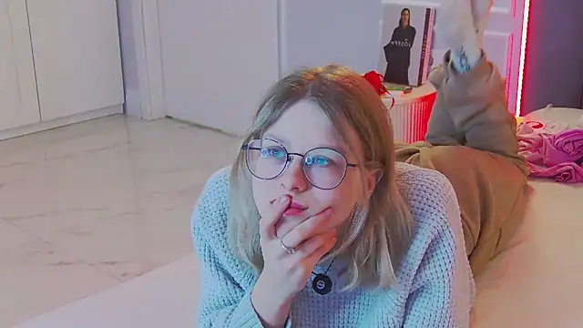 Snapshot of Ivy_Allen chatting on February 5, 4:44 pm Ivy Allen online show from February 5, 4:44 pm