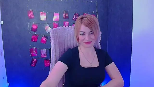 CuttieEmma online show from April 8, 11:59 pm