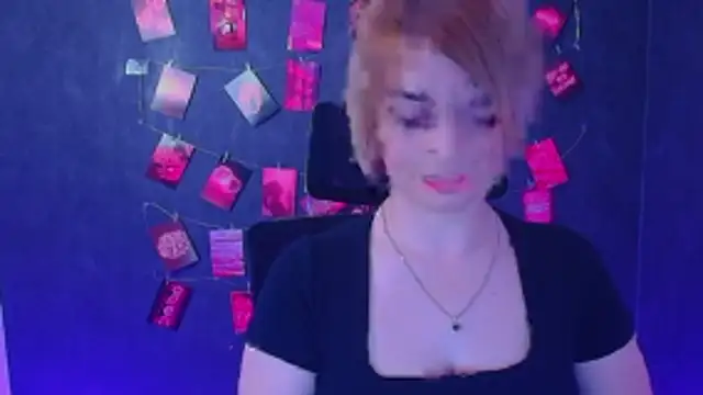 CuttieEmma online show from April 18, 11:47 am