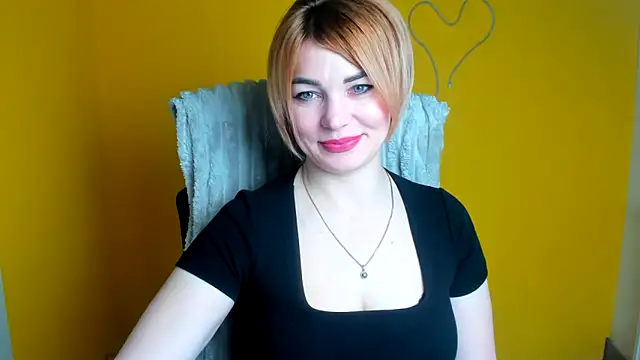 Snapshot of CuttieEmma chatting on April 23, 6:03 am CuttieEmma online show from April 23, 6:03 am