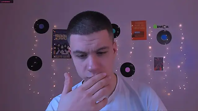 Snapshot of neo_raze chatting on March 8, 9:29 pm neo raze online show from March 8, 9:29 pm